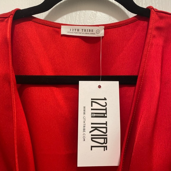 GOLD STANDARD RED KIMONO DRESS - Picture 4 of 5